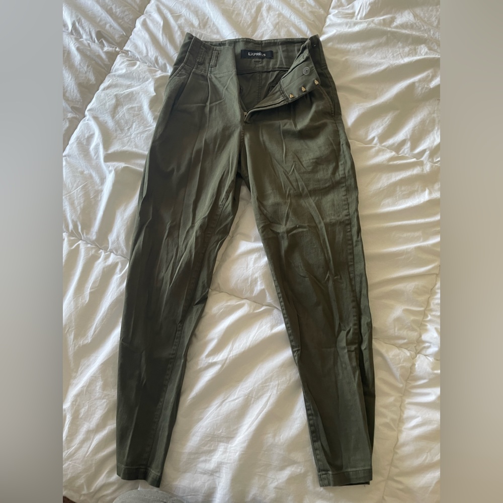 Express straight leg green pant, size 2/4
